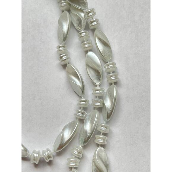 Amazing White Vintage Long Neckless - Picture 5 of 6
